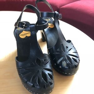 Swedish Hasbeens Black clogs